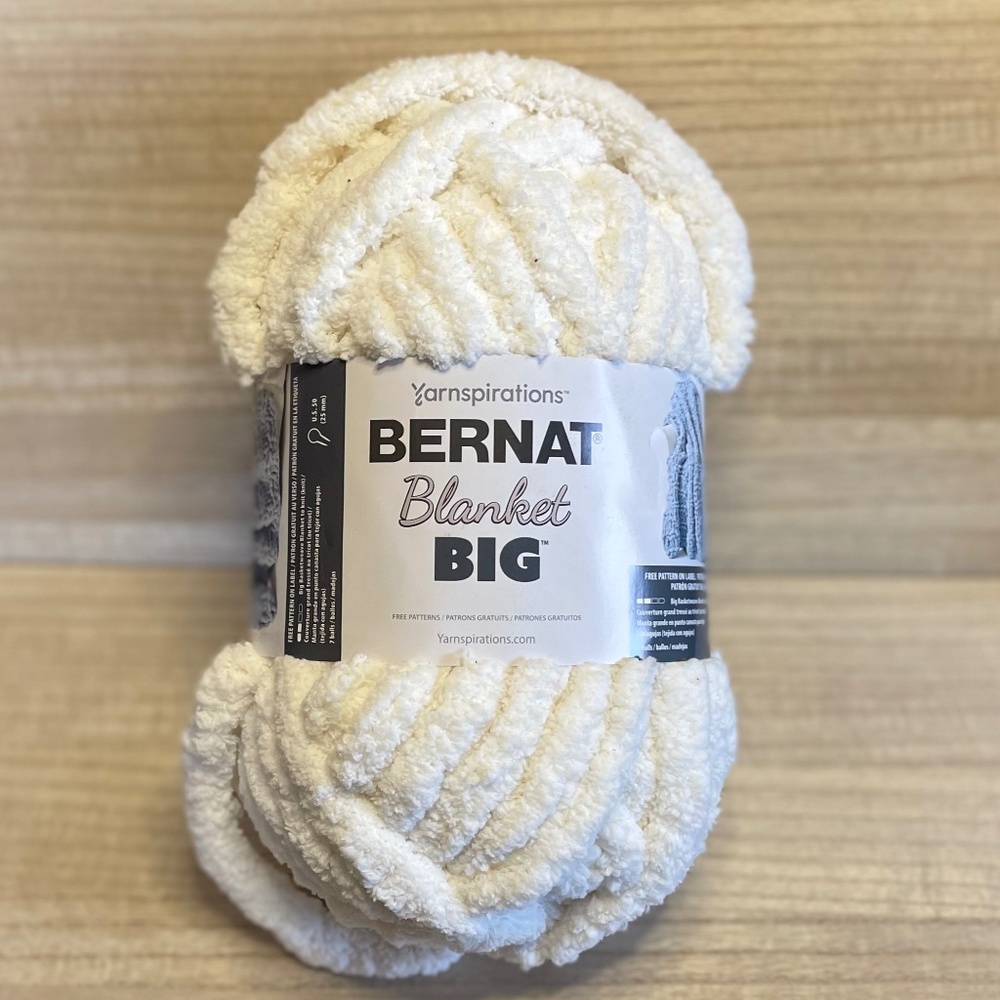 NWT Yarnspirations BERNAT Blanket BIG Vintage white 32 yards yarn knit jumbo 7 - Picture 2 of 6